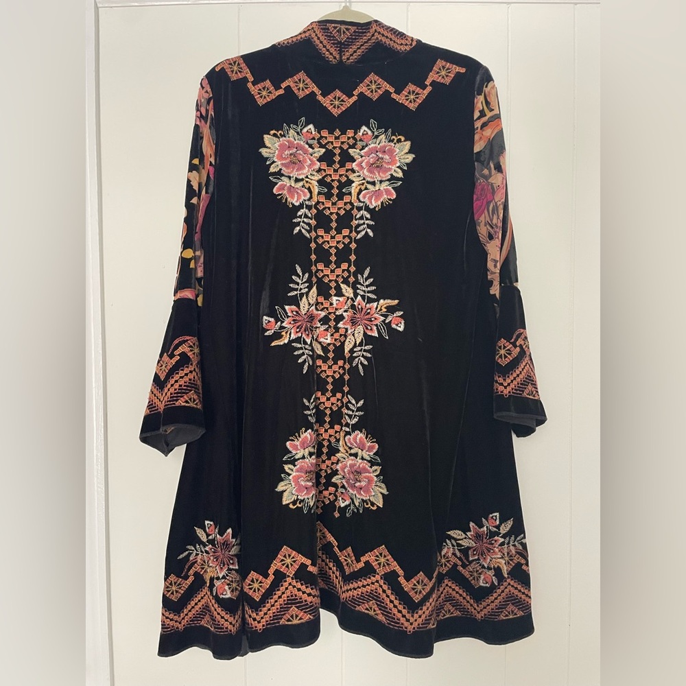 Embroidered Velour Duster. - Picture 3 of 8